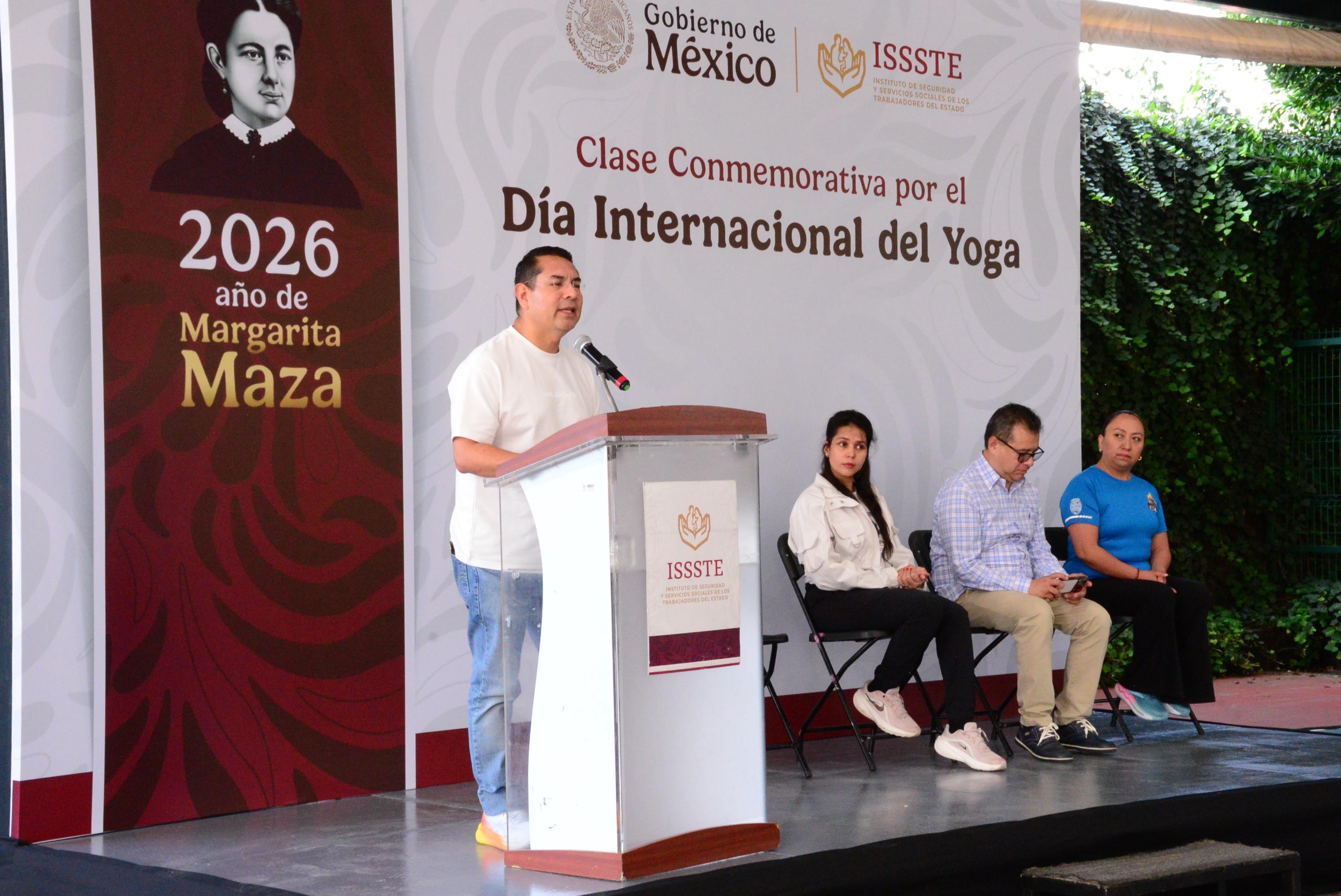 Clase Conmemorativa Por el “Día Internacional Del Yoga”, en el Centro Social, Cultural y Deportivo del SNTISSSTE